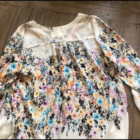 Stitch Fix Alex Blue Floral ¾ length sleeve top - Picture 3 of 3